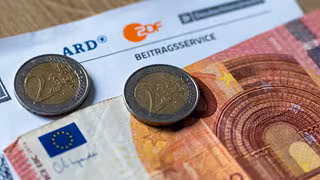 Kommission empfiehlt geringere Erh&ouml;hung des Rundfunkbeitrags auf 18,64 Euro ab 2027