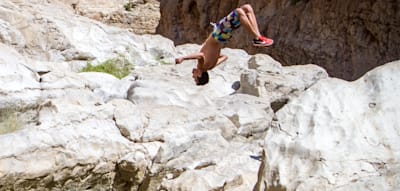Baden in verborgenen Naturpools &ndash; Wadi-Hopping im W&uuml;stenstaat