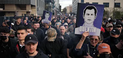 Tausende bei Trauermarsch f&uuml;r tot gepr&uuml;gelten Aktivisten &ndash; Macron will gewaltbereite Gruppen pr&uuml;fen