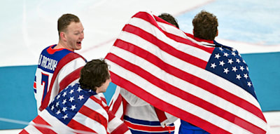 &bdquo;An die sehr besorgten Medien &hellip;&ldquo; &ndash; FBI-Chef rechtfertigt Kabinenparty mit Eishockeyteam