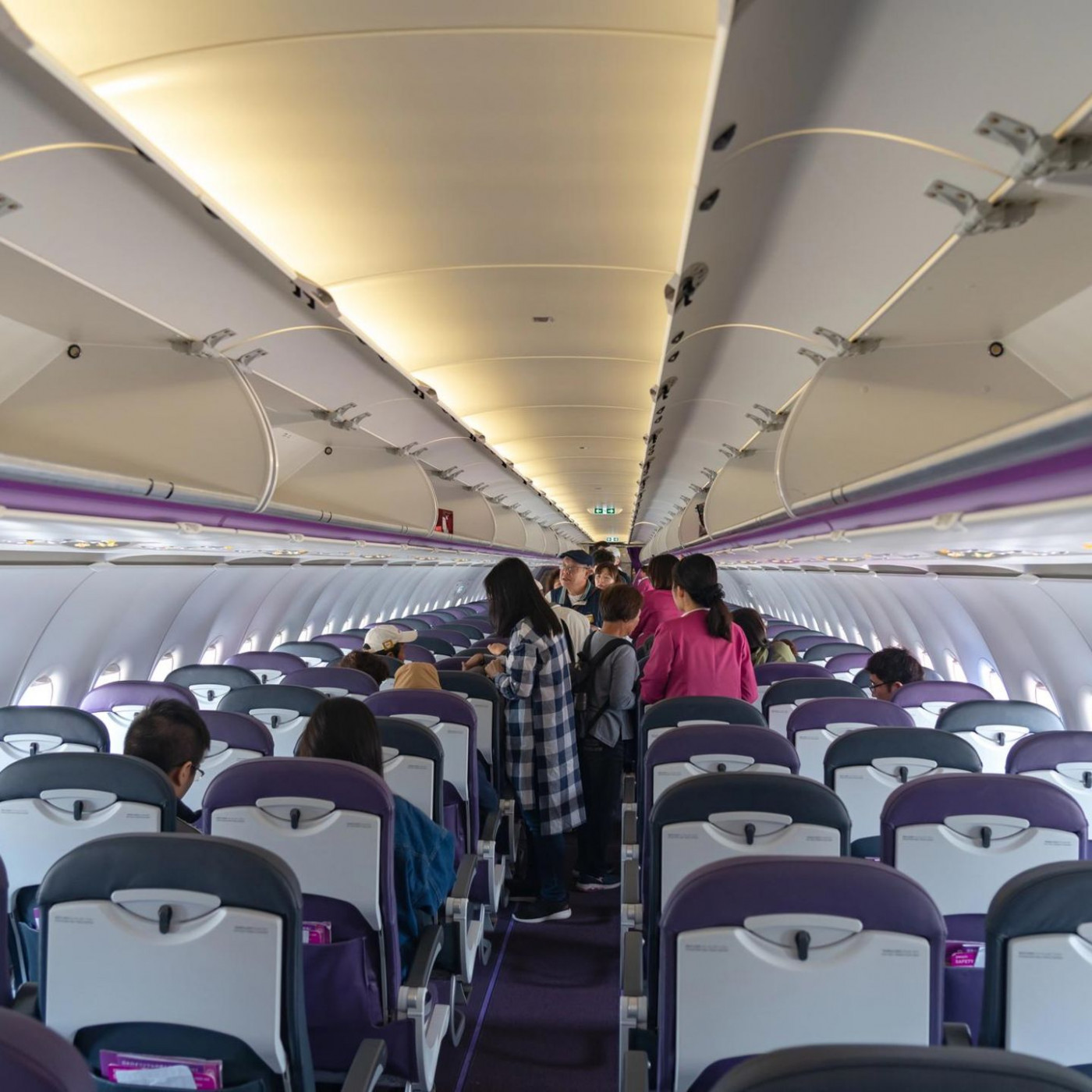 Warum werden Flugzeugsitze immer unbequemer, lieber Hersteller?