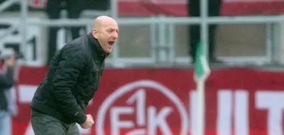 Sechs Tage nach seiner Gesellschafts-Kritik w&uuml;tet sich der Zweiliga-Trainer zu Rot