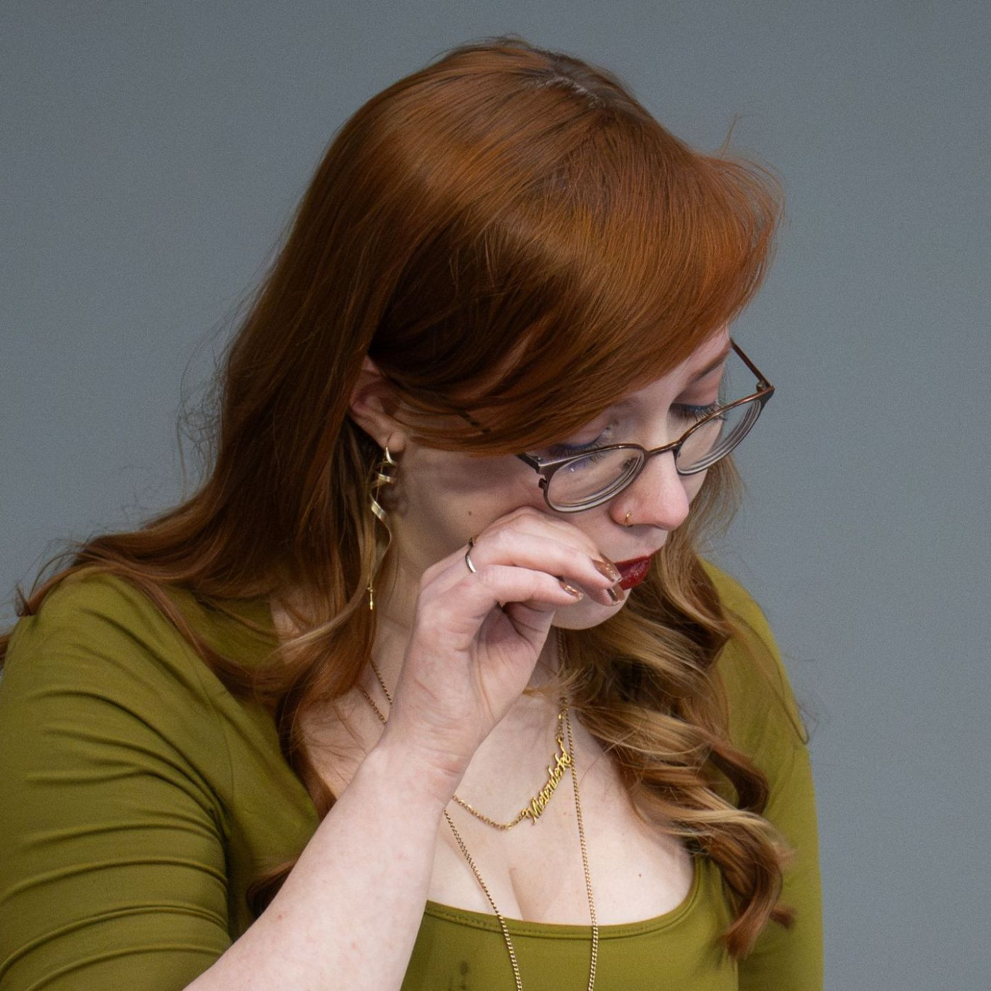 Abgeordnete berichtet unter Tr&auml;nen von eigenem Gewalt-Erlebnis