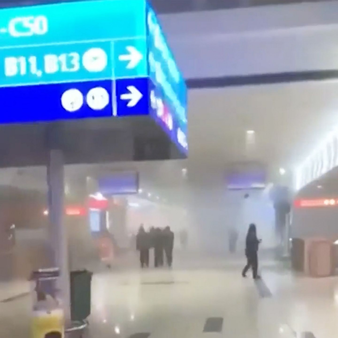 Videos zeigen chaotische Szenen am Flughafen in Dubai