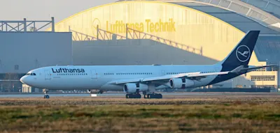 Erster deutscher Evakuierungsflug landet in Frankfurt &ndash;&nbsp;&bdquo;Totales Chaos&ldquo; bei Briten-Flug