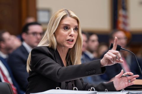 US-Kongress l&auml;dt Justizministerin Pam Bondi vor