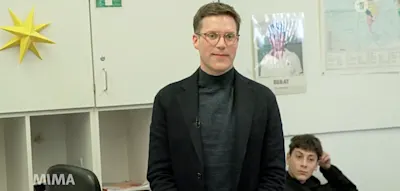 &bdquo;Ich spreche gerade mit Sch&uuml;lern&ldquo;, kanzelt Hagel die Lehrerin ab &ndash;&nbsp;Schulauftritt sorgt f&uuml;r Emp&ouml;rung