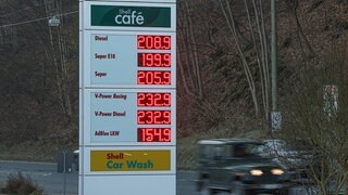 Hohe Spritpreise: K&ouml;nnte eine Aussetzung der CO2-Abgabe Autofahrer entlasten?