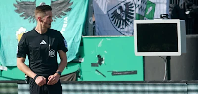 Eklat in der 2. Liga &ndash; Vermummte Fans legen  Videobeweis lahm