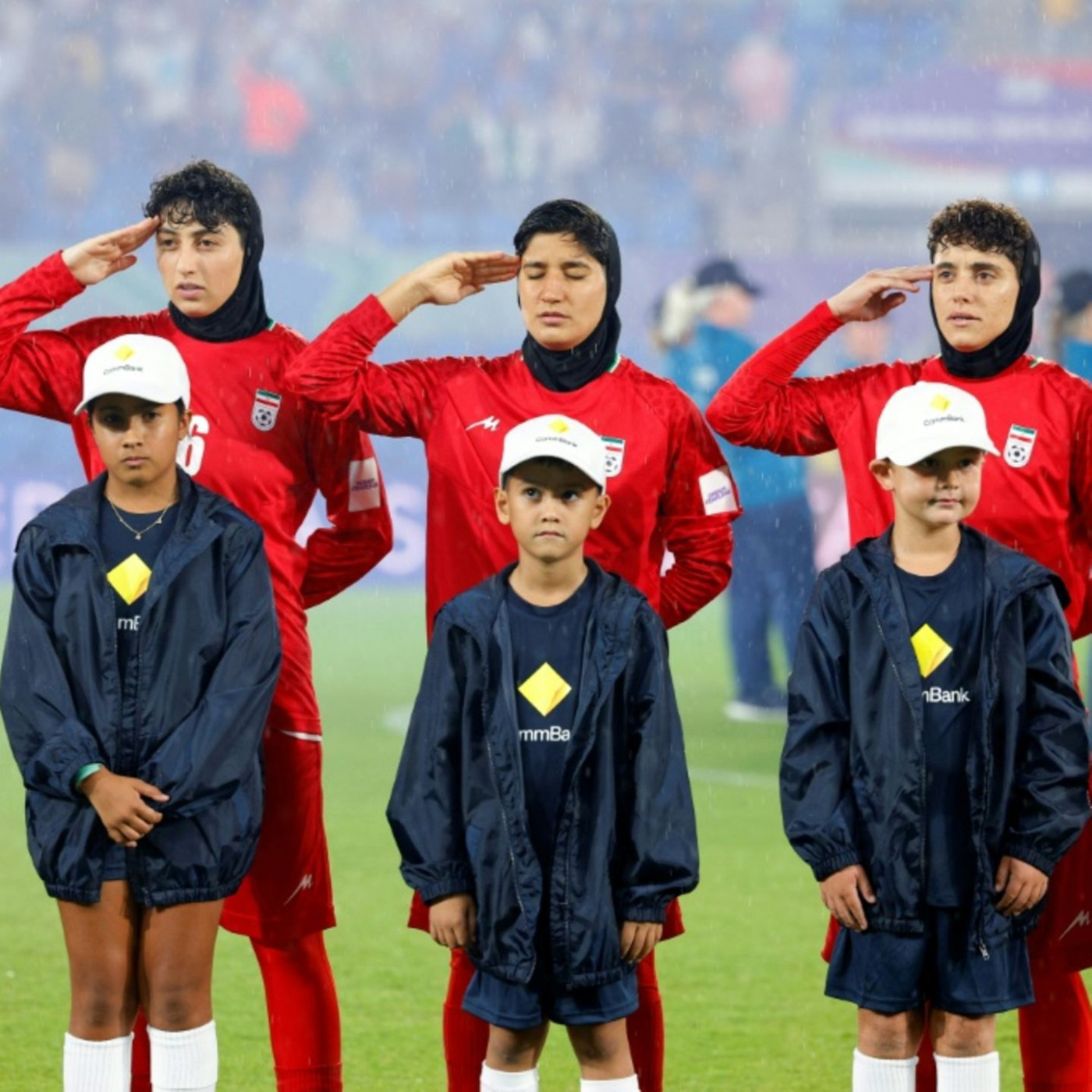 Hymne nicht gesungen: Australien gew&auml;hrt iranischen Fu&szlig;ballerinnen Asyl