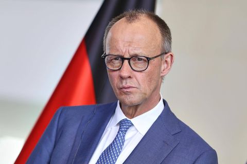 Lage f&uuml;r Merz "brandgef&auml;hrlich" &ndash;&nbsp;Vertrauen in Kanzler und Parteien ersch&uuml;ttert