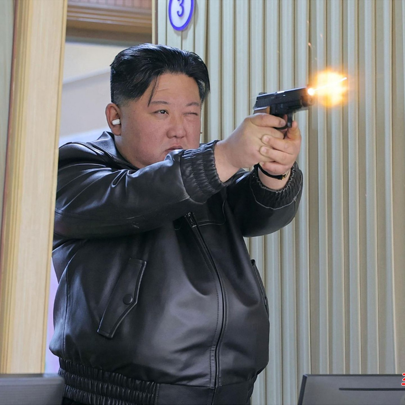 Kim Jong Un und seine Tochter z&uuml;cken die Waffen &ndash; Bilder zeigen sie beim Schie&szlig;en