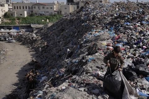 Wie riesige M&uuml;llberge die Menschen in Gaza gef&auml;hrden
