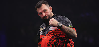 &bdquo;Es ist schwer f&uuml;r mich zu laufen&ldquo; &ndash; Darts-Star humpelt &uuml;ber die B&uuml;hne