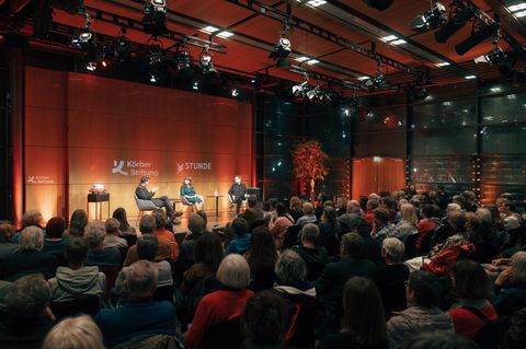 Der Abend mit Ricarda Lang und Kevin K&uuml;hnert in Bildern