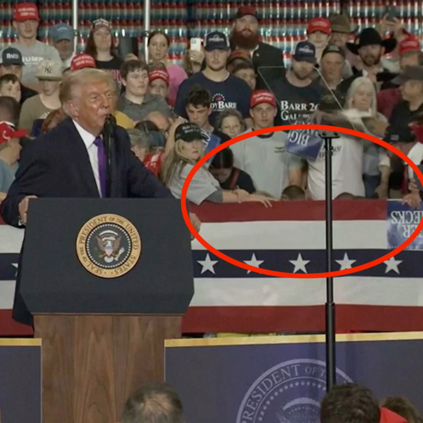 Frau bricht w&auml;hrend Trumps Rede zusammen &ndash;&nbsp;und er w&uuml;nscht sich Musik