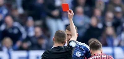 Rot f&uuml;r Dzeko, Patzer von Karius &ndash; Schalke verspielt Zwei-Tore-F&uuml;hrung