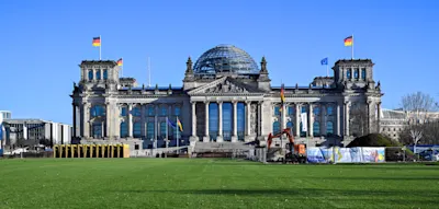 Gr&uuml;ne ziehen in Umfrage an SPD vorbei &ndash; Union baut F&uuml;hrung vor AfD aus