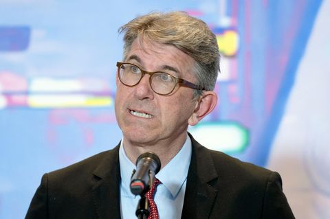 Publikum pfeift Weimer w&auml;hrend Er&ouml;ffnungsrede aus