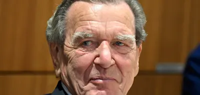 Altkanzler Schr&ouml;der lobt Merz&lsquo; Iran-Kurs &ndash; und kritisiert USA und Israel