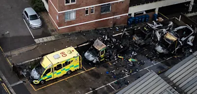 &bdquo;Ein zutiefst schockierender antisemitischer Brandanschlag&ldquo; &ndash; Krankenwagen in London brennen aus