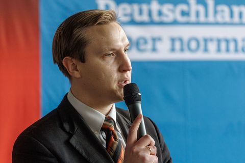 AfD-Nachwuchspolitiker Dorow kommt um Parteiausschluss herum