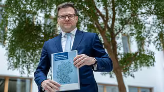 Bundeskabinett beschlie&szlig;t milliardenschweres Klimaschutzprogramm