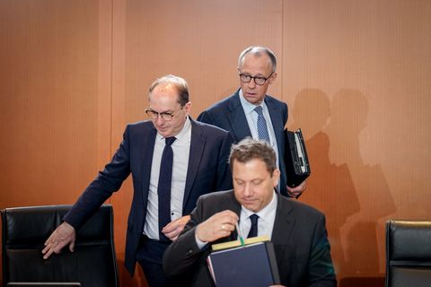 Klingbeil: Gesellschaft wird mehr arbeiten m&uuml;ssen