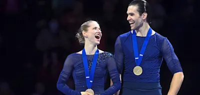 Hochverdient und begeisternd &ndash; Nach Olympia-Bronze feiern Hase/Volodin jetzt WM-Gold