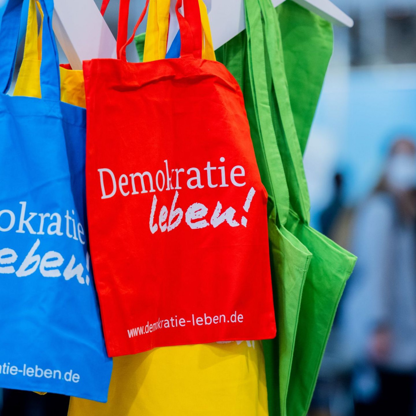 "Demokratie leben!": Warum um das Programm gestritten wird