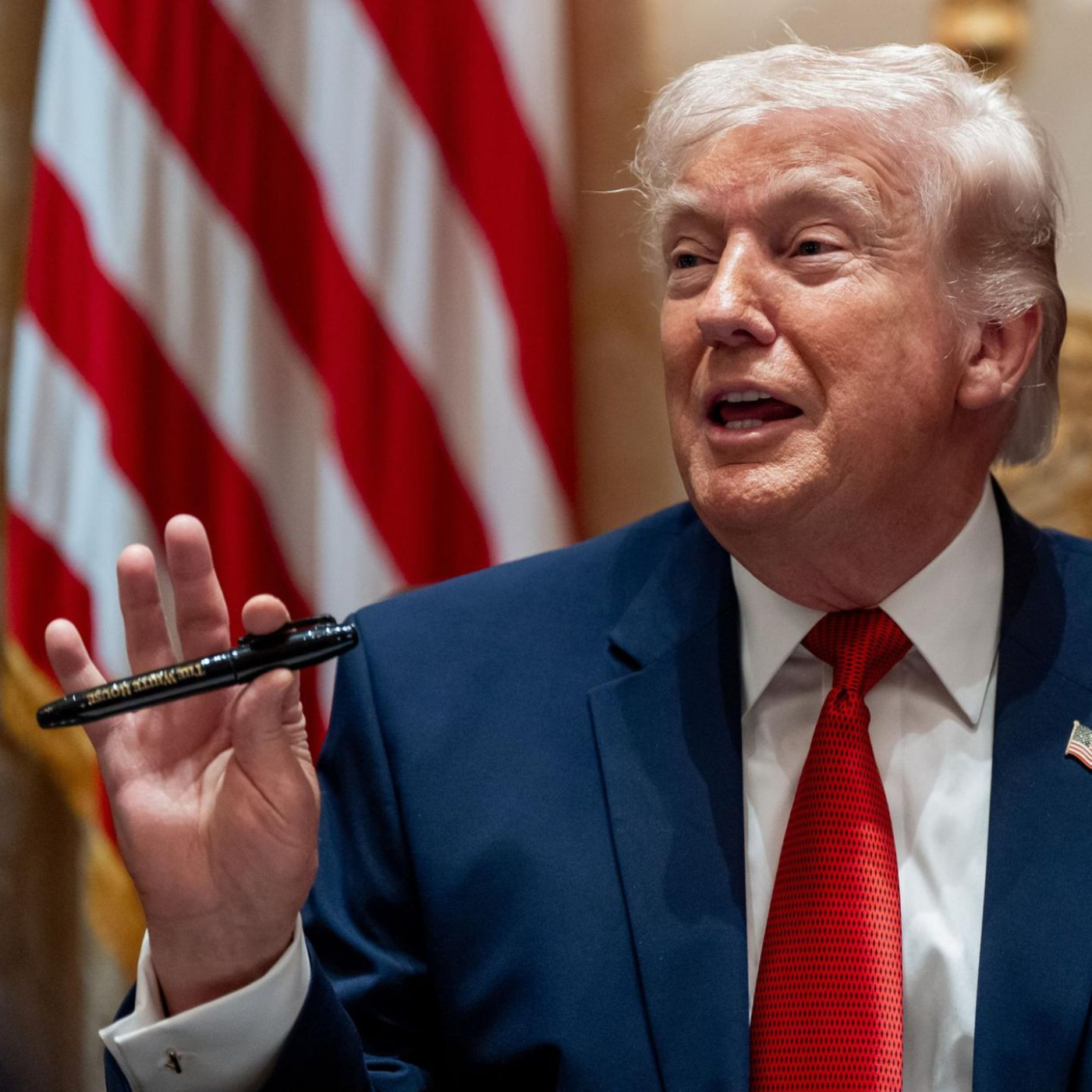 Trump schw&auml;rmt minutenlang von Billig-Filzstiften