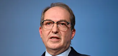 Dobrindt sieht AfD weiter als rechtsextremistische Partei