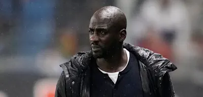 Auf der Pressekonferenz singt Addo noch ein St&auml;ndchen, Stunden sp&auml;ter folgt die Trennung