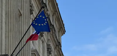 &bdquo;Weg mit den EU-Flaggen&ldquo; &ndash; Le Pens Partei provoziert Streit