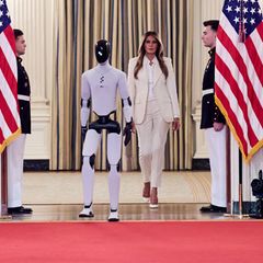Melania Trump erntet Spott f&uuml;r Auftritt mit Lernroboter