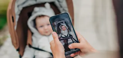 &bdquo;Handys haben nichts im Kinderwagen zu suchen&ldquo; &ndash; Prien dr&auml;ngt &Auml;rzte zur Beratung