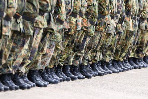 M&auml;nner bis 45 brauchen jetzt die Erlaubnis der Bundeswehr f&uuml;r l&auml;ngere Reisen
