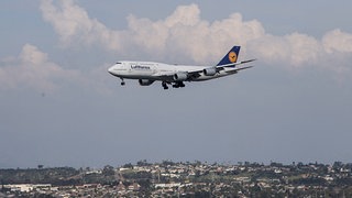 M&auml;nner m&uuml;ssen l&auml;ngeren Auslandsaufenthalt melden &ndash; Ministerium relativiert Regelung