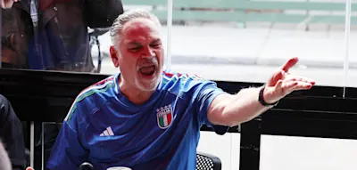 Kuriose Trikot-Aktion &ndash; WM-Gastgeber wirbt um die Gunst der leidenden Italiener