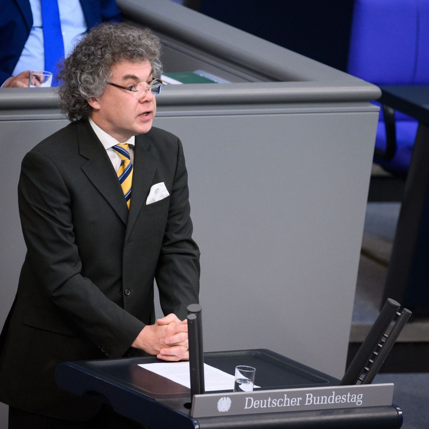 Hitlergru&szlig; im Bundestag? AfD-Abgeordneter muss vor Gericht