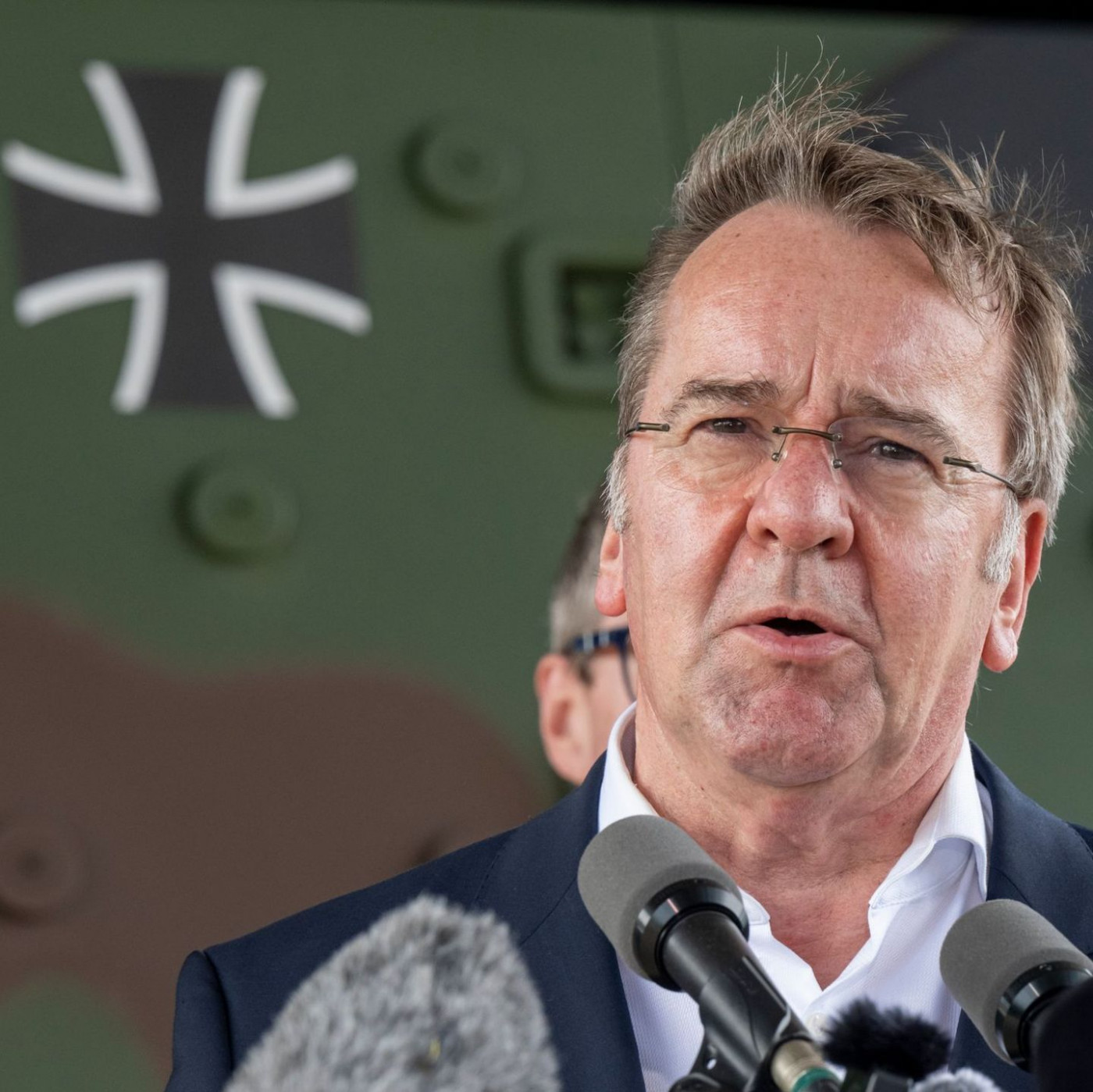 Pistorius: M&auml;nner bis 45 m&uuml;ssen lange Reisen nicht genehmigen lassen