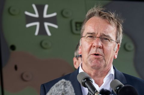 Pistorius: M&auml;nner bis 45 m&uuml;ssen lange Reisen nicht genehmigen lassen