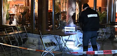 Unbekannte werfen &bdquo;pyrotechnische Gegenst&auml;nde&ldquo; in israelisches Restaurant