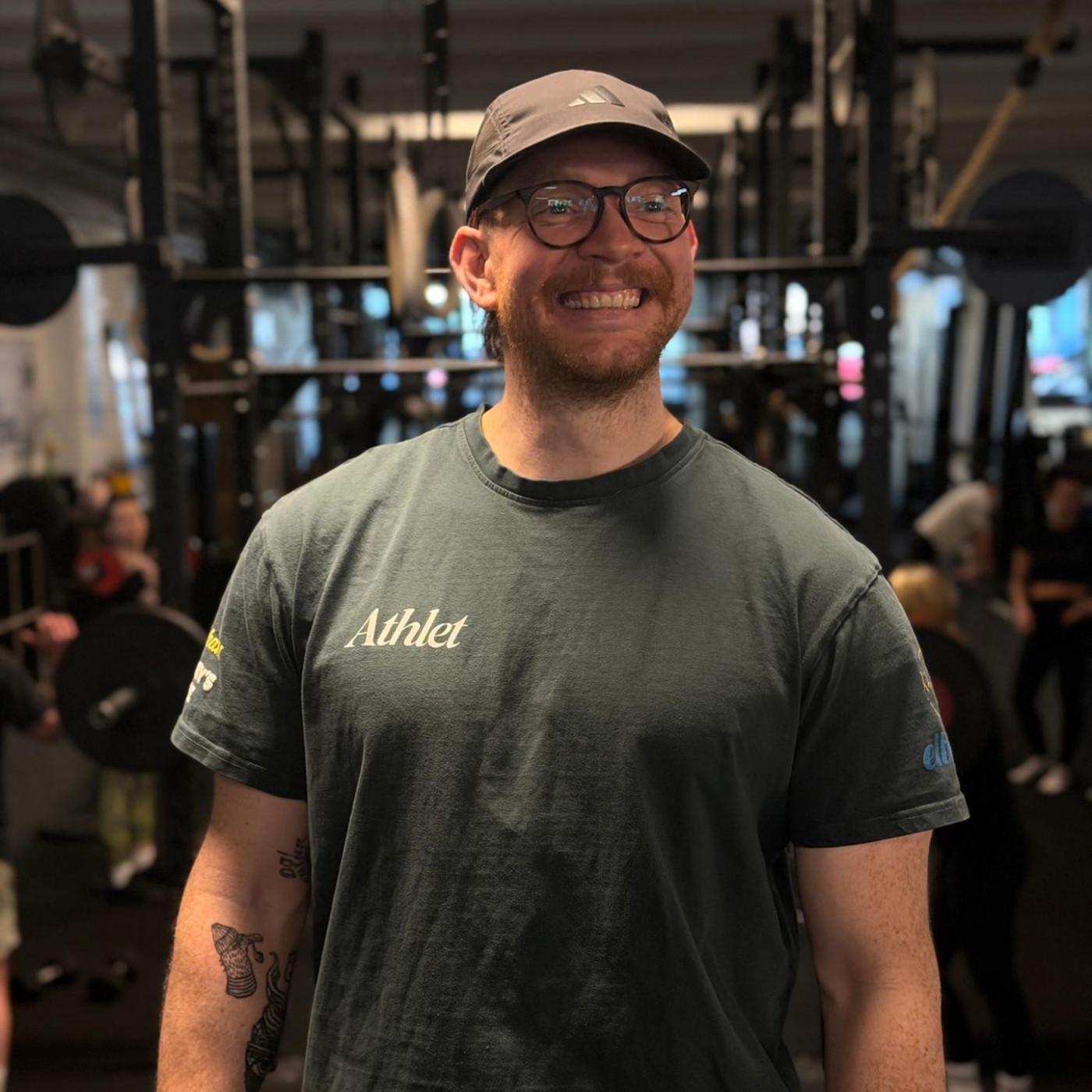 Er sprang kopf&uuml;ber in einen flachen See. Seine Muskeln retteten ihm das Leben