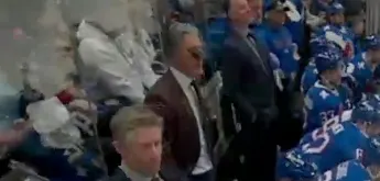 Krankenhaus, Computertomografie &ndash; Puck landet im Gesicht von Startrainer