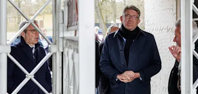 &bdquo;Faschist&ldquo; t&ouml;nt es aus dem Publikum, als Weimer beim Buchenwald-Gedenken spricht