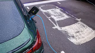 Autoh&auml;ndler kritisieren: E-Auto-F&ouml;rderung geht an Geringverdienern vorbei