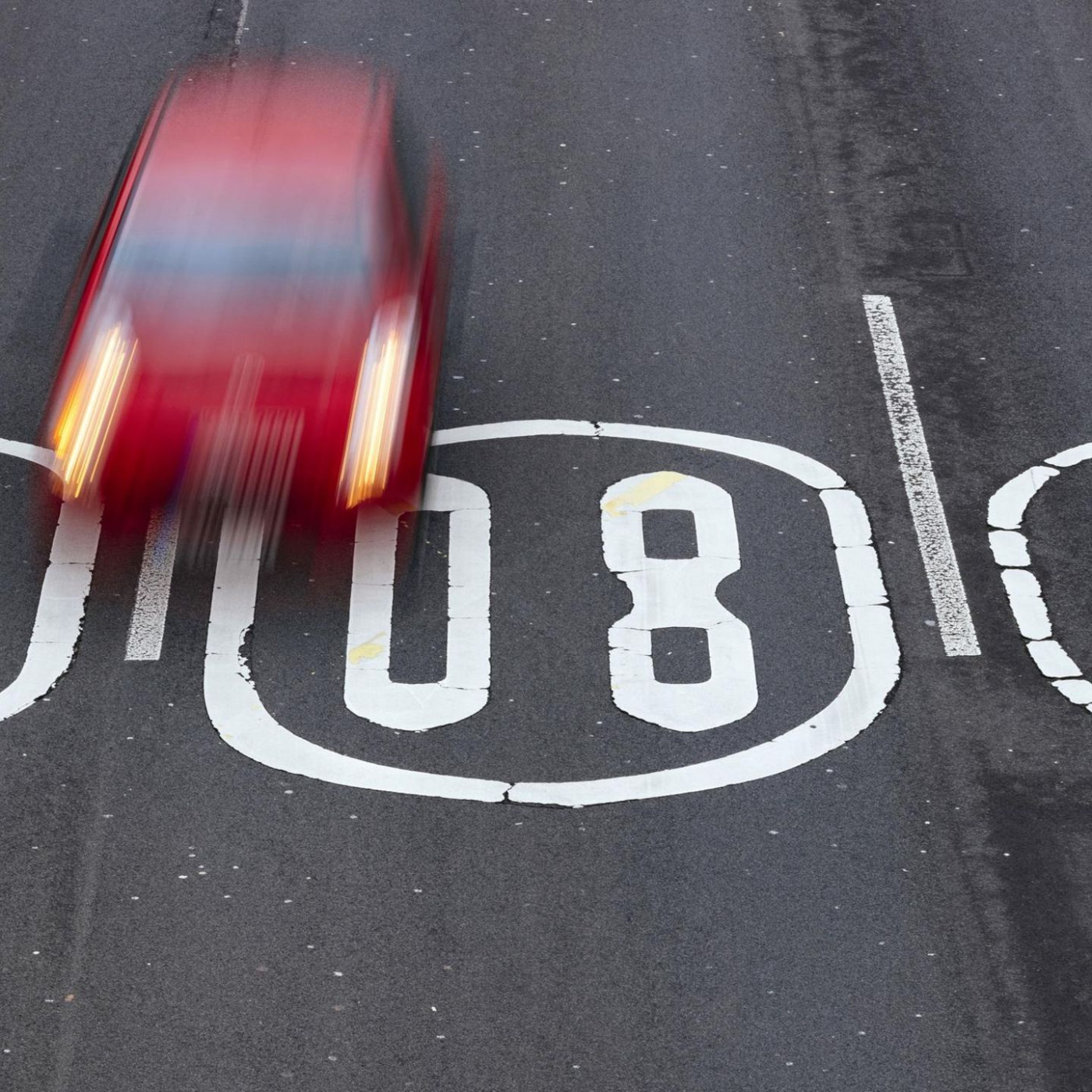 Tempo drosseln und Sprit sparen? Ja, sagt knappe Mehrheit der Deutschen