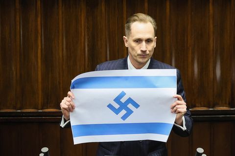 Abgeordneter zeigt Israel-Flagge mit Hakenkreuz im Parlament