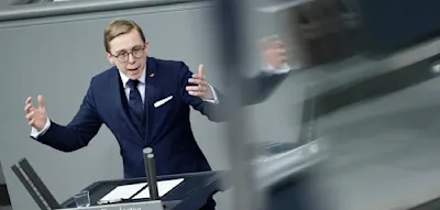 &bdquo;Rechts gegen links&ldquo; ist &uuml;berholt, schreibt Amthor&nbsp;&ndash; eigentliche Gefahr sei der &bdquo;Vulg&auml;rpopulismus&ldquo;